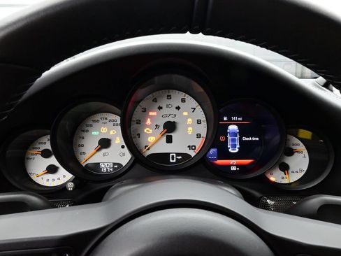 Used 2018 Porsche 911 GT3 RWD image 9