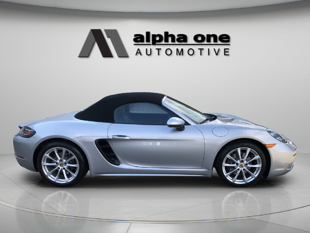 Used 2021 Porsche 718 Boxster RWD image 4
