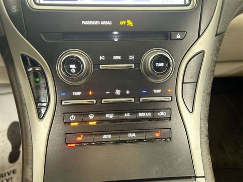 Used 2019 Lincoln Nautilus Select image 17