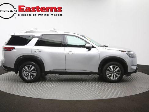 Used 2023 Nissan Pathfinder SL AWD/4WD image 46