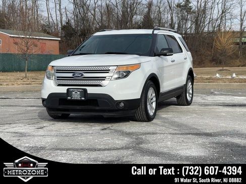 Used 2015 Ford Explorer XLT image 3