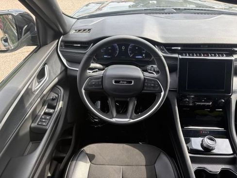 Used 2023 Jeep Grand Cherokee L Laredo AWD/4WD image 12