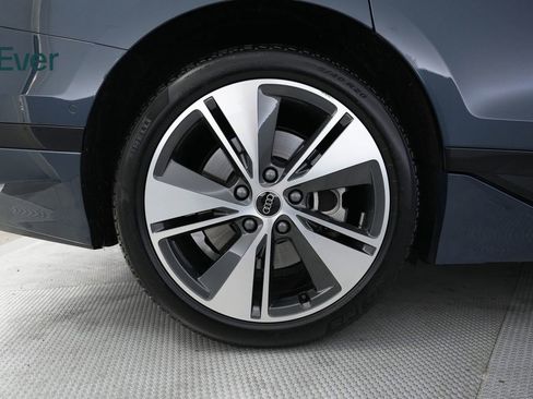 Used 2025 Audi A6 e-tron Premium Plus RWD image 19