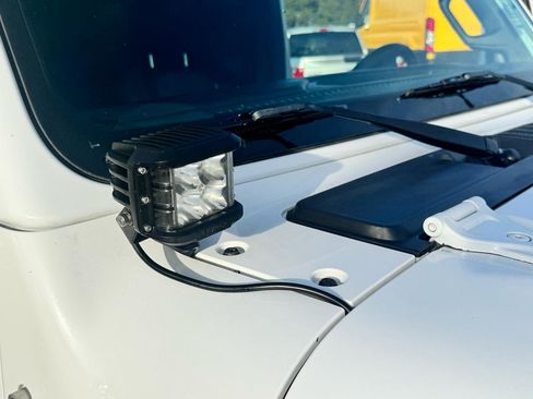 Used 2018 Jeep Wrangler Unlimited Rubicon image 18