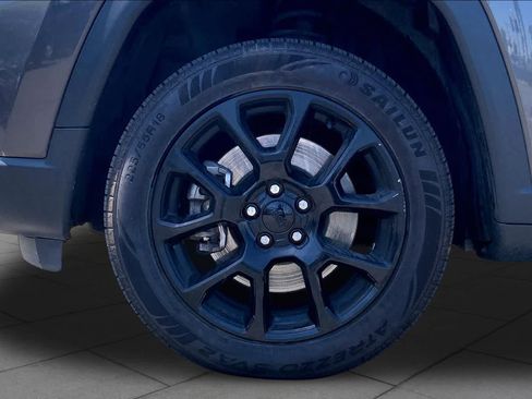Used 2023 Jeep Compass Latitude AWD/4WD image 10