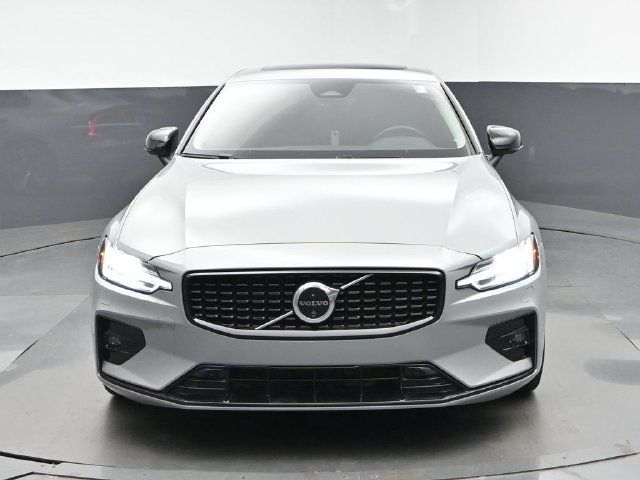 Used 2025 Volvo S60 B5 Plus FWD image 3