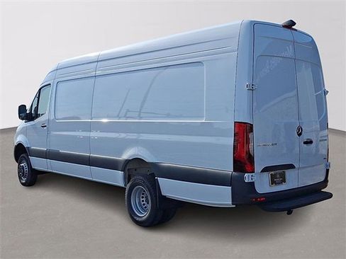 Used 2025 Mercedes-Benz Sprinter 3500 image 6