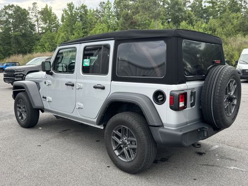 Used 2024 Jeep Wrangler Unlimited Sport AWD/4WD image 7