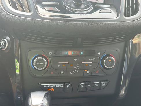 Used 2017 Ford Escape Titanium w/ Equipment Group 301A AWD/4WD image 18