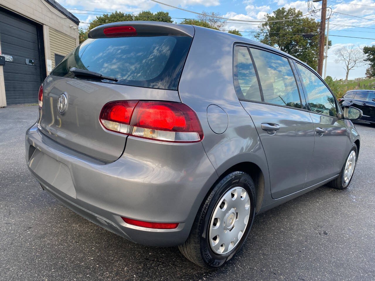 Used 2013 Volkswagen Golf 4-Door FWD image 3