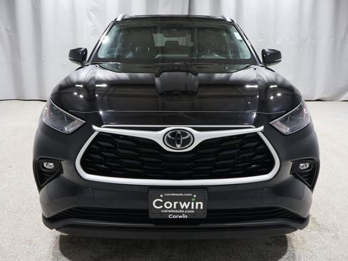 Used 2023 Toyota Highlander XLE image 8