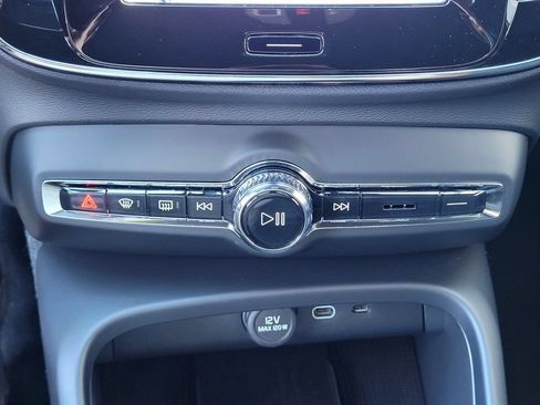 Used 2025 Volvo EX40 Core w/ Climate Package AWD/4WD image 13