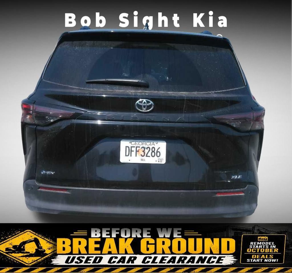 Used 2026 Toyota Sienna XLE FWD image 7