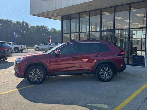 Used 2024 Toyota RAV4 XLE Premium image 3