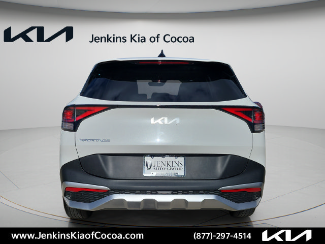 Used 2025 Kia Sportage LX FWD image 5