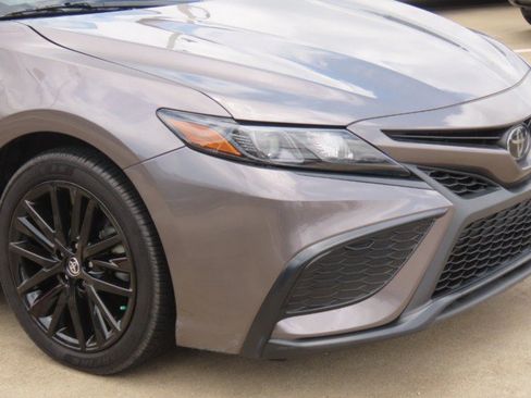Used 2024 Toyota Camry SE FWD image 5