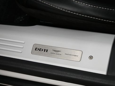 Used 2019 Aston Martin DB11 Volante image 32