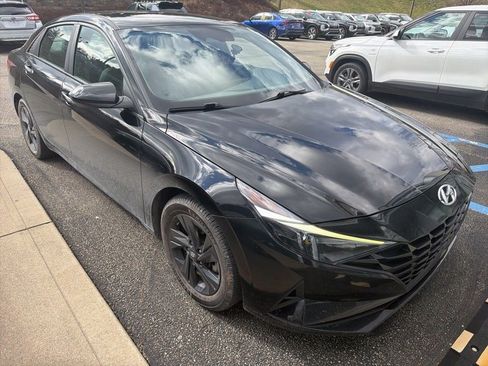 Used 2023 Hyundai Elantra Blue image 1