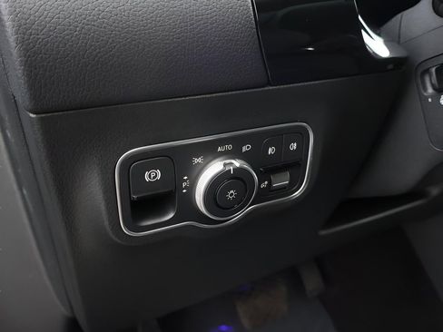 Used 2025 Mercedes-Benz GLA 250 4MATIC image 57