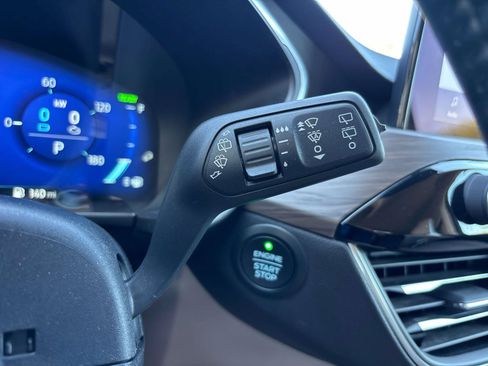 Used 2020 Ford Escape Titanium FWD image 29