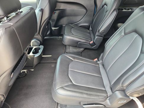 Used 2026 Chrysler Pacifica Select FWD image 11