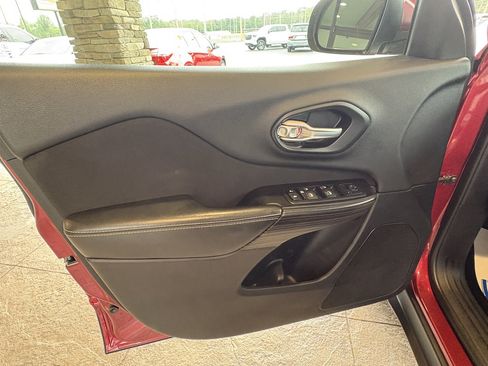 Used 2014 Jeep Cherokee Latitude AWD/4WD image 18