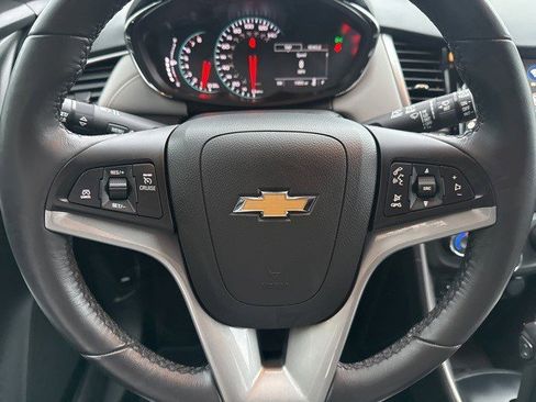 Certified 2022 Chevrolet Trax LT w/ LT Convenience Package image 19