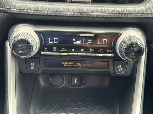 Used 2022 Toyota RAV4 XLE FWD image 21