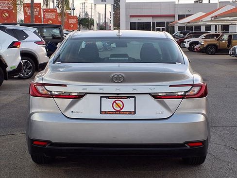 Used 2025 Toyota Camry LE image 5