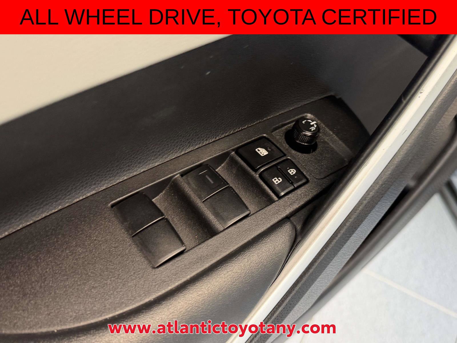 Certified 2024 Toyota Corolla Cross L AWD/4WD image 19
