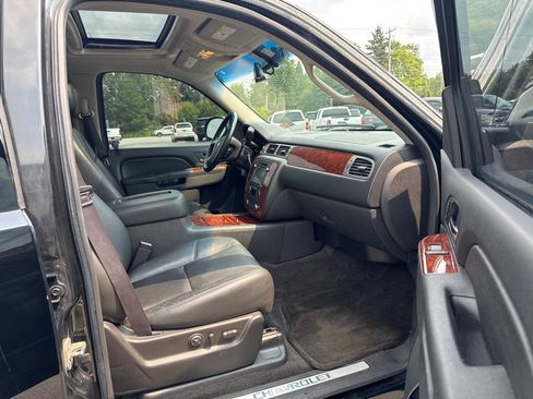 Used 2013 Chevrolet Avalanche LTZ AWD/4WD image 13