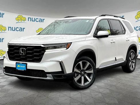 New 2025 Honda Pilot Touring image 4