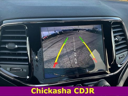 Used 2019 Jeep Grand Cherokee Altitude image 14