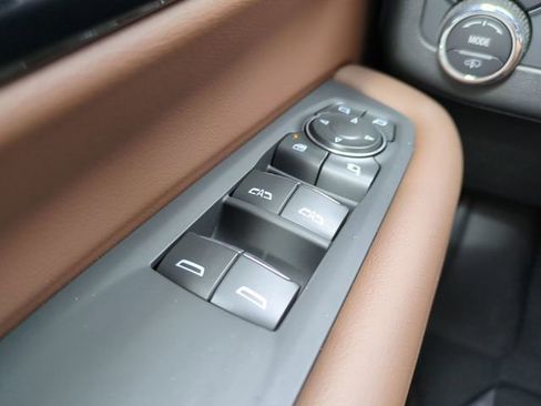 Used 2025 Chevrolet Tahoe High Country image 27