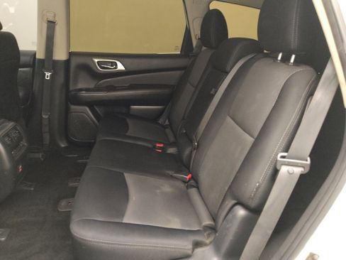 Used 2018 Nissan Pathfinder SV image 18