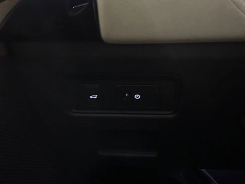 Used 2020 Land Rover Discovery Landmark AWD/4WD image 31
