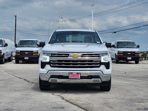 Used 2022 Chevrolet Silverado 1500 LTZ w/ Z71 Off-Road Package AWD/4WD image 2