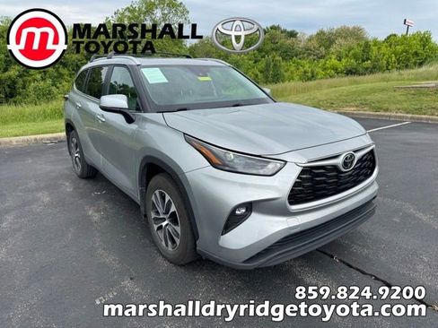 Used 2023 Toyota Highlander XLE AWD/4WD image 1