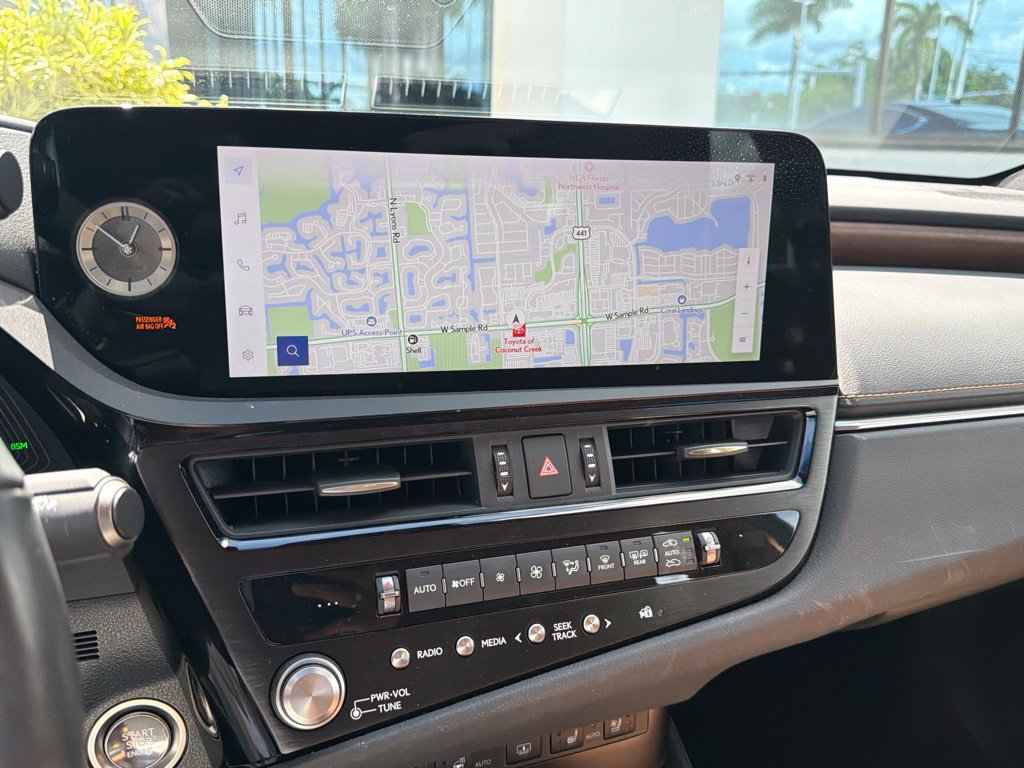 Used 2024 Lexus ES 350 w/ Technology Package FWD image 3