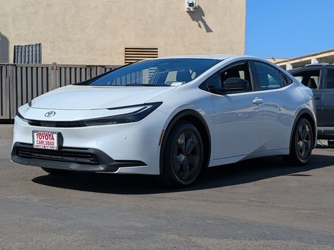 Used 2025 Toyota Prius LE FWD image 11