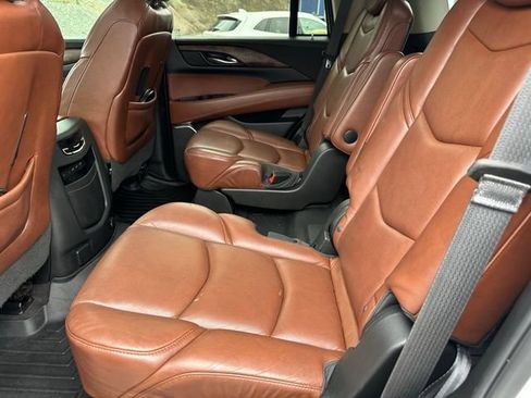 Used 2019 Cadillac Escalade Luxury AWD/4WD image 24