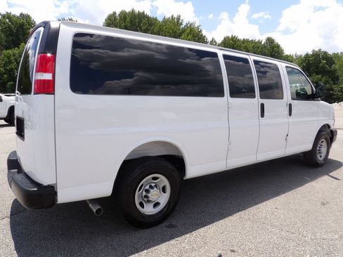 Used 2025 Chevrolet Express 3500 LS RWD image 8