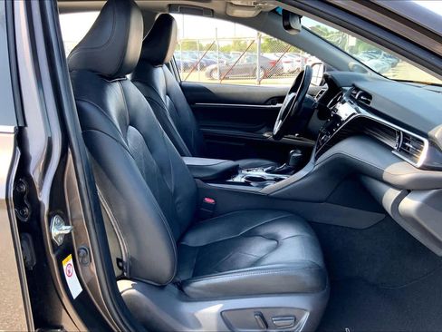 Used 2018 Toyota Camry XLE w/ Audio Package FWD image 9