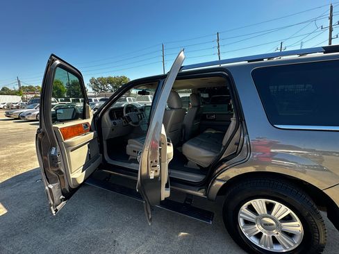 Used 2012 Lincoln Navigator 2WD image 59