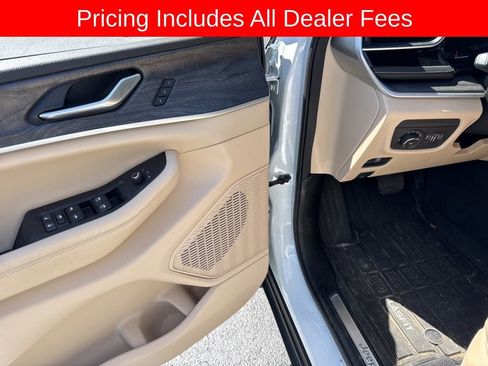 Used 2023 Jeep Grand Cherokee L Limited w/ Luxury Tech Group II AWD/4WD image 7