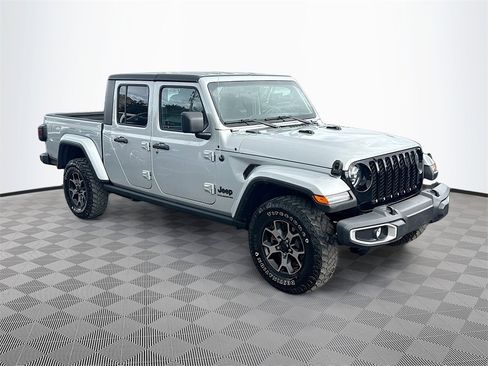 Used 2023 Jeep Gladiator Willys image 4