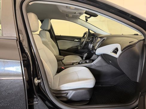 Used 2019 Chevrolet Cruze LT w/ Convenience Package FWD image 25