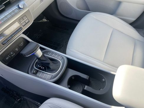 Used 2025 Hyundai Kona SEL image 41