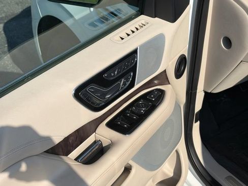 Used 2020 Lincoln Navigator L Reserve w/ Luxury Package AWD/4WD image 13