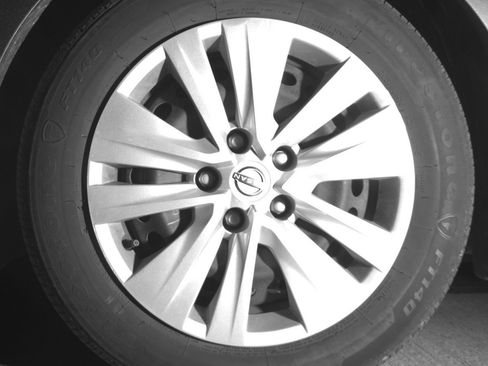 Used 2025 Nissan Sentra S image 12